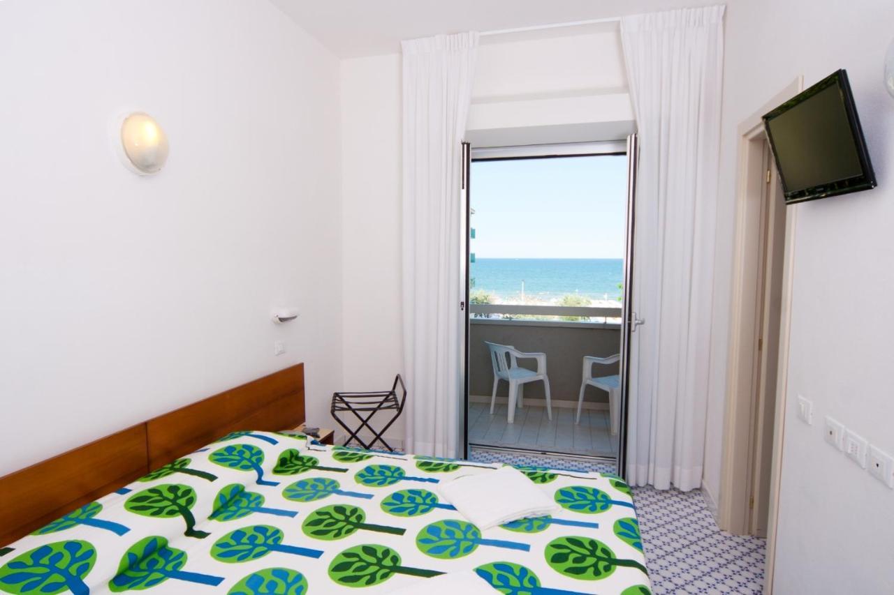 Hotel Le Terrazze Riccione Oda fotoğraf